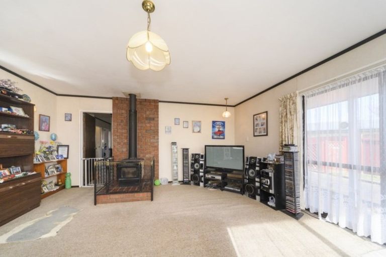 Photo of property in 46 Acacia Street, Kelvin Grove, Palmerston North, 4414