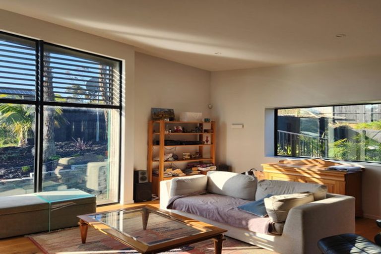 Photo of property in 23a Oscar Road, Greenhithe, Auckland, 0632