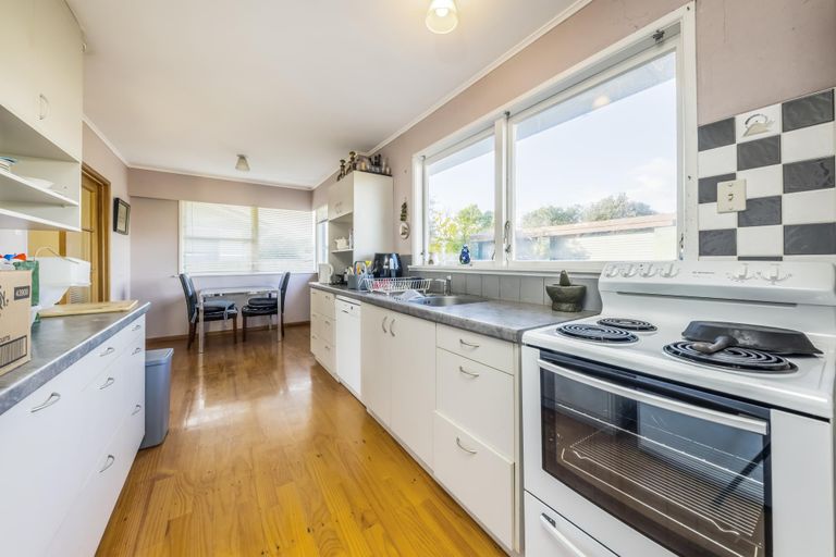 Photo of property in 21 Gainsborough Street, Manurewa, Auckland, 2102