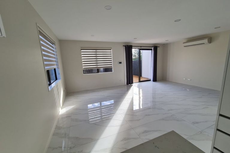 Photo of property in 4/532 Glenfield Road, Glenfield, Auckland, 0629