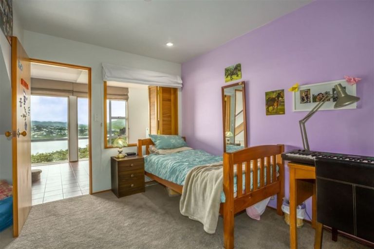 Photo of property in 37 Kahu Road, Paremata, Porirua, 5024