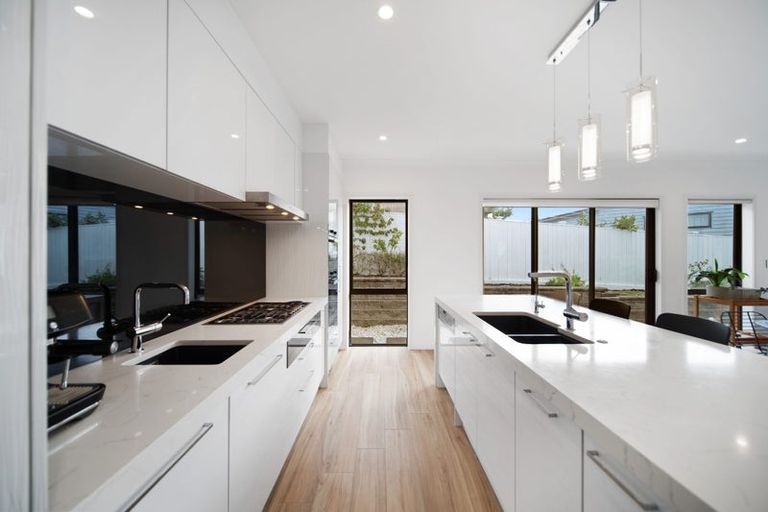 Photo of property in 8 Awakirihi Close, Shamrock Park, Auckland, 2016