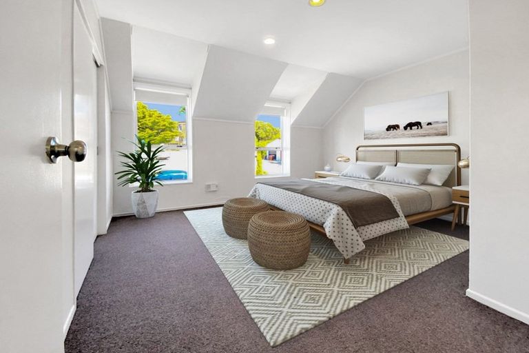 Photo of property in 7 Hollydale Grove, Churton Park, Wellington, 6037