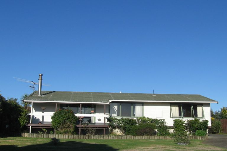 Photo of property in 14 Olive Terrace, Paraparaumu Beach, Paraparaumu, 5032