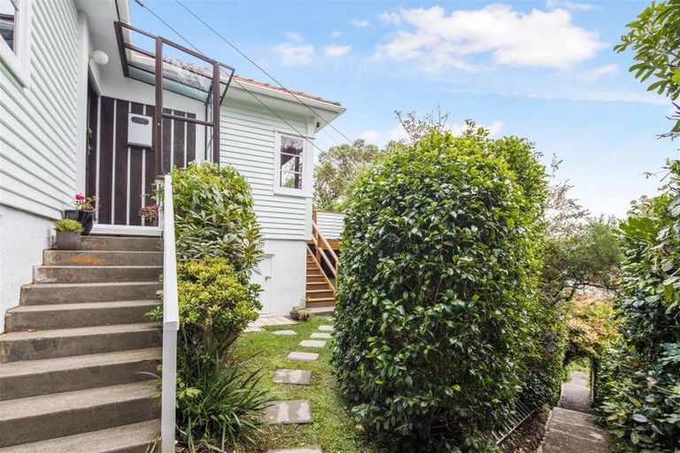 Photo of property in 122 Totara Road, Miramar, Wellington, 6022