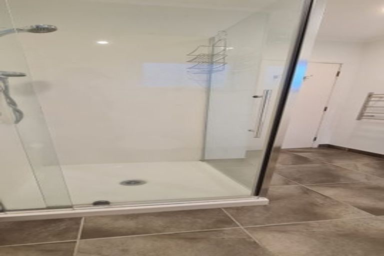 Photo of property in 46 Exmouth Road, Northcote, Auckland, 0627