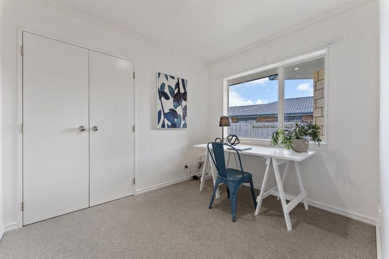 Photo of property in 6 Daniel Place, Kelvin Grove, Palmerston North, 4414