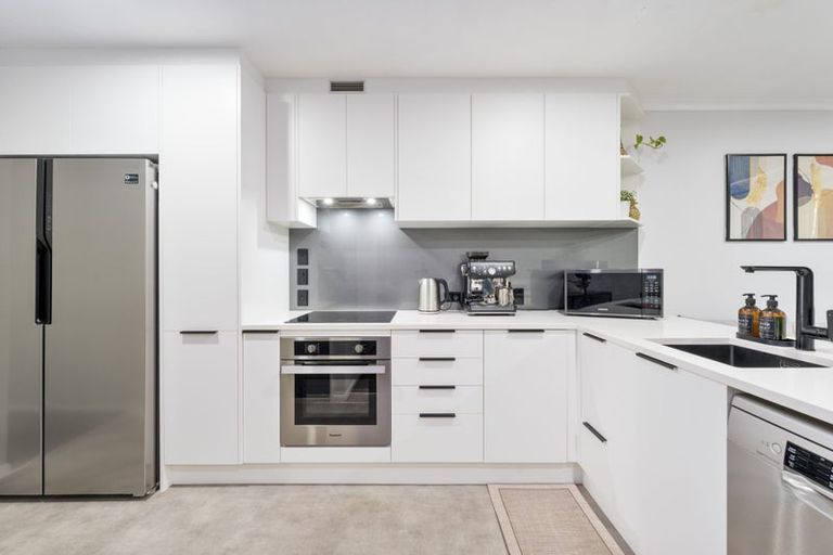 Photo of property in 11/17 Harbour View Road, Te Atatu Peninsula, Auckland, 0610