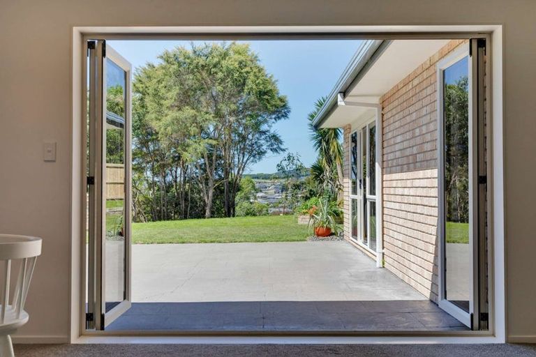 Photo of property in 52 Lysaght Place, Welcome Bay, Tauranga, 3112