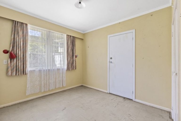 Photo of property in 2 Lowry Crescent, Stokes Valley, Lower Hutt, 5019