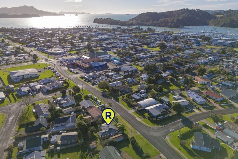 Photo of property in 28 Cook Drive, Whitianga, 3510