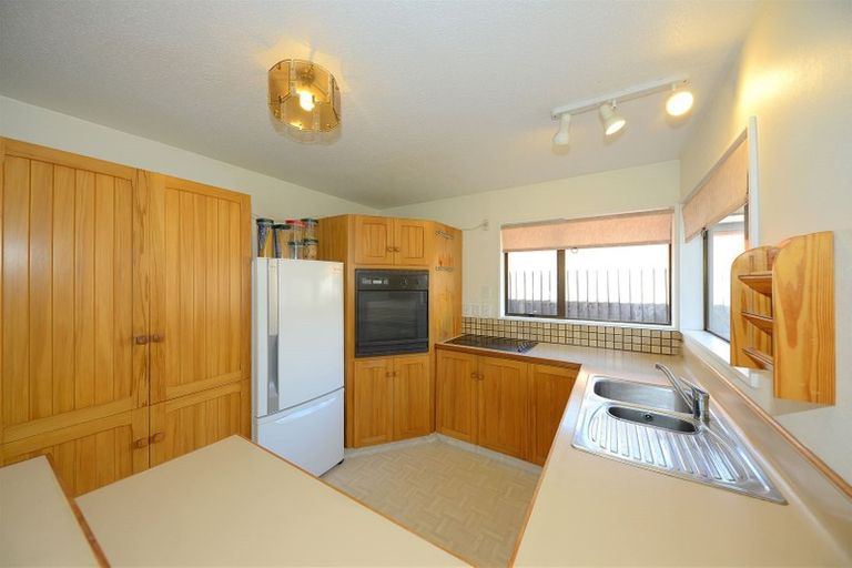 Photo of property in 92 Apsley Drive, Avonhead, Christchurch, 8042