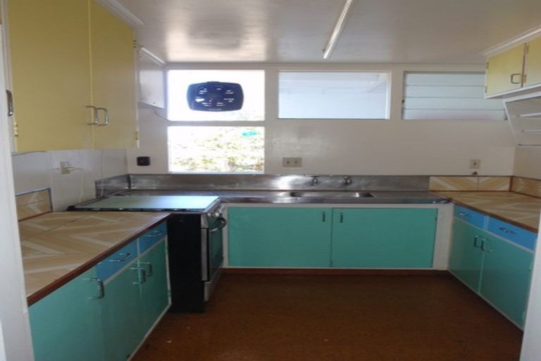 Photo of property in 2 Sugarloaf Road, Brooklyn, Wellington, 6021