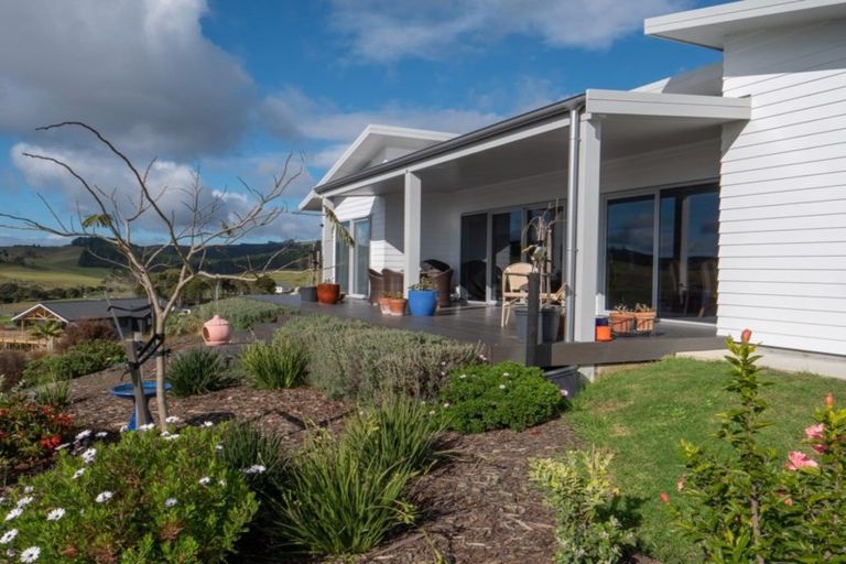 Photo of property in 14 Lori Lane, Coopers Beach, 0420