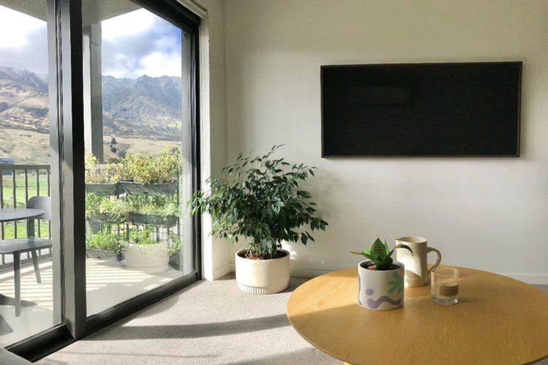 Photo of property in Toru Apartments, 307/10 Copper Beech Avenue, Frankton, Queenstown, 9300