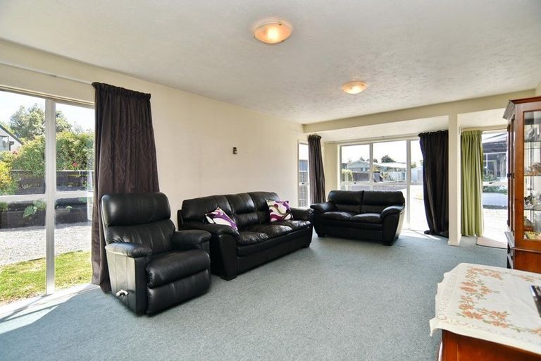 Photo of property in 6b Doggett Place, Rangiora, 7400