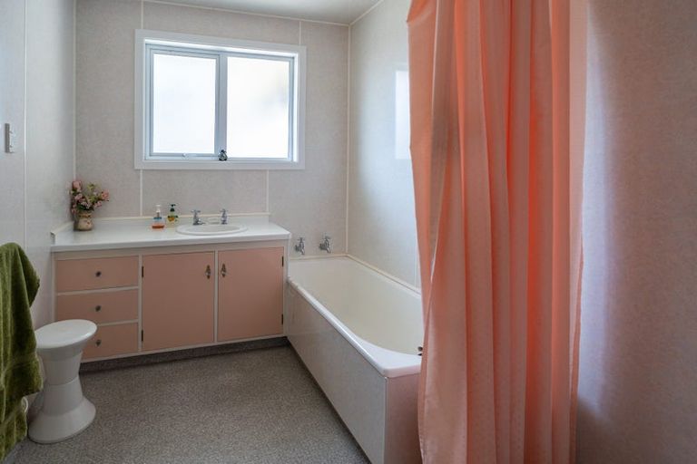 Photo of property in 53 Coutts Road, Gore, 9710