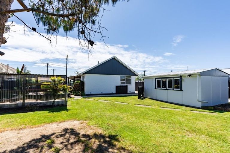 Photo of property in 84 Farquhars Road, Redwood, Christchurch, 8051