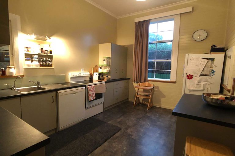 Photo of property in 129 Iranui Road, Inner Kaiti, Gisborne, 4010