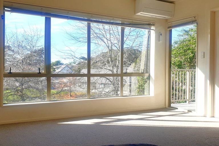 Photo of property in The Haven, 5/120 Beach Haven Road, Beach Haven, Auckland, 0626
