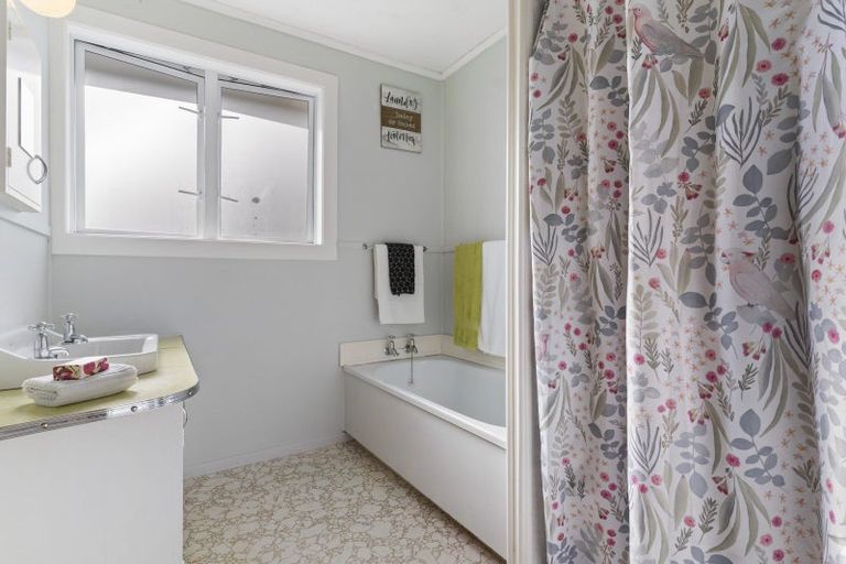 Photo of property in 71 Ridge Road, Howick, Auckland, 2014