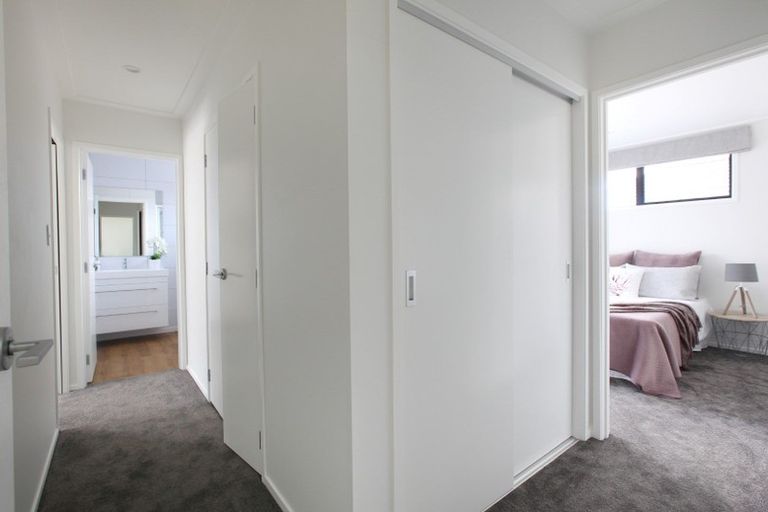 Photo of property in 2/16 Heath Street, Saint Andrews, Hamilton, 3200