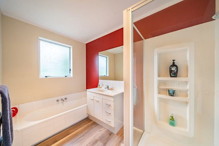 Photo of property in 36 Larchmont Grove, Totara Park, Upper Hutt, 5018