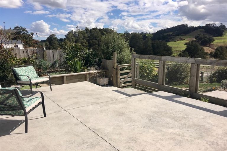 Photo of property in 25 Calla Street, Maungaturoto, 0520