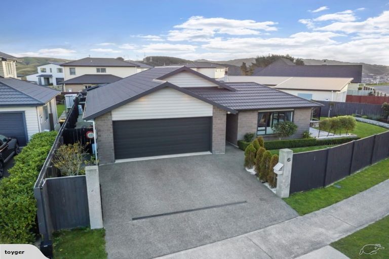 Photo of property in 6 Montego Place, Grenada Village, Wellington, 6037