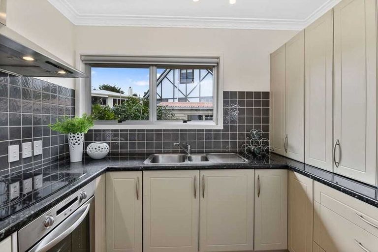 Photo of property in 2/148 Arran Road, Browns Bay, Auckland, 0630