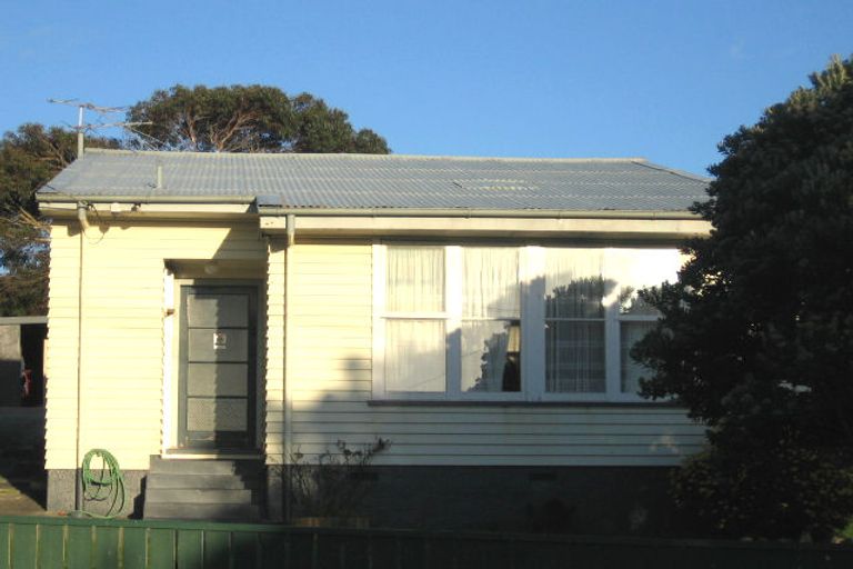 Photo of property in 35 Miranda Street, Cannons Creek, Porirua, 5024