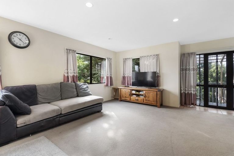 Photo of property in 2/14 Target Road, Totara Vale, Auckland, 0629