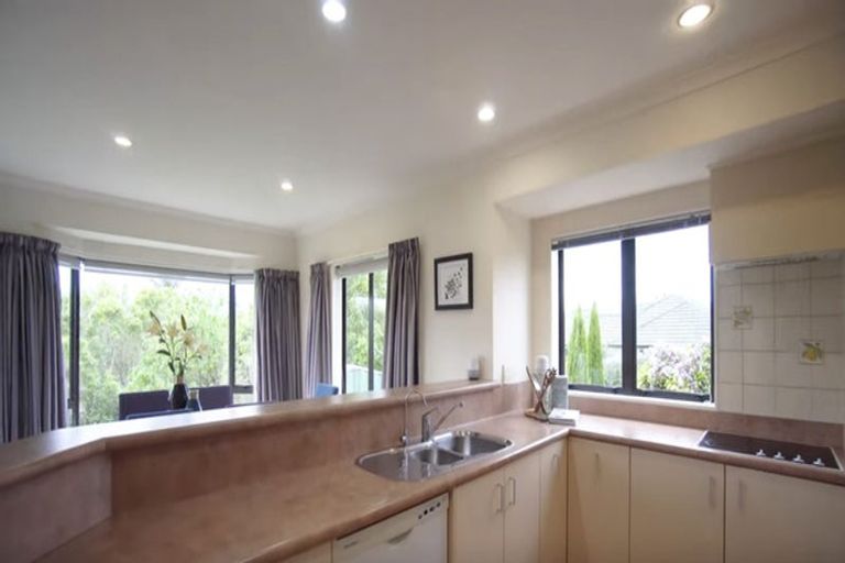 Photo of property in 143 Summerhill Drive, Fitzherbert, Palmerston North, 4410