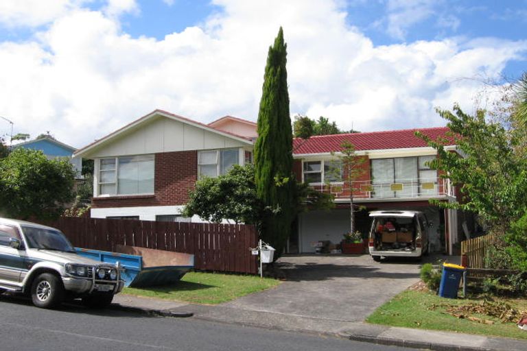Photo of property in 74 La Rosa Street, Green Bay, Auckland, 0604