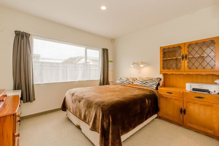 Photo of property in 130 Field Way, Waikanae Beach, Waikanae, 5036