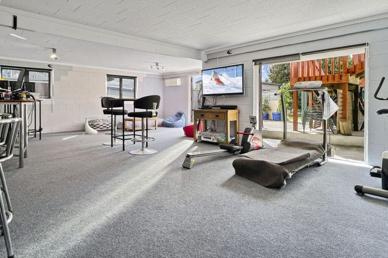 Photo of property in 12 Frank Place, Hillpark, Auckland, 2102