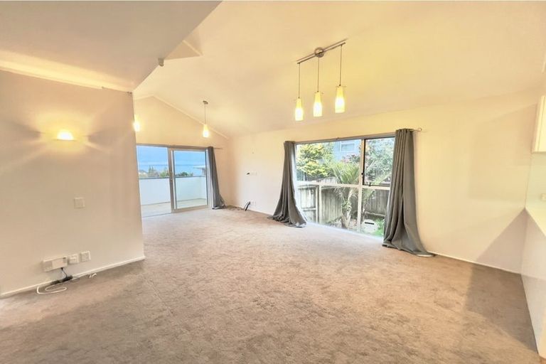 Photo of property in 1/25 Aotearoa Terrace, Murrays Bay, Auckland, 0630