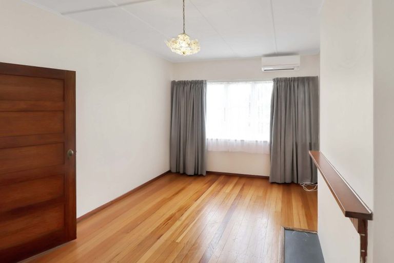 Photo of property in 17 Hall Crescent, Epuni, Lower Hutt, 5011