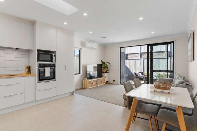 Photo of property in 20 Orona Place, Takanini, 2112