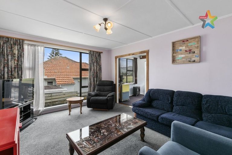 Photo of property in 1/186 Whites Line East, Waiwhetu, Lower Hutt, 5010