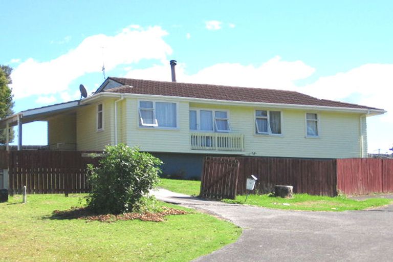 Photo of property in 15 Holmes Drive, West Harbour, Auckland, 0618