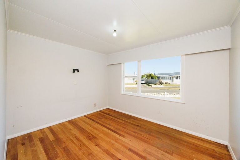 Photo of property in 3 Ellesmere Crescent, Highbury, Palmerston North, 4412