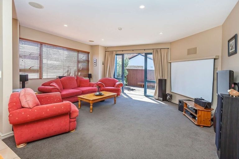 Photo of property in 9 Fearnley Grove, Albany, Auckland, 0632