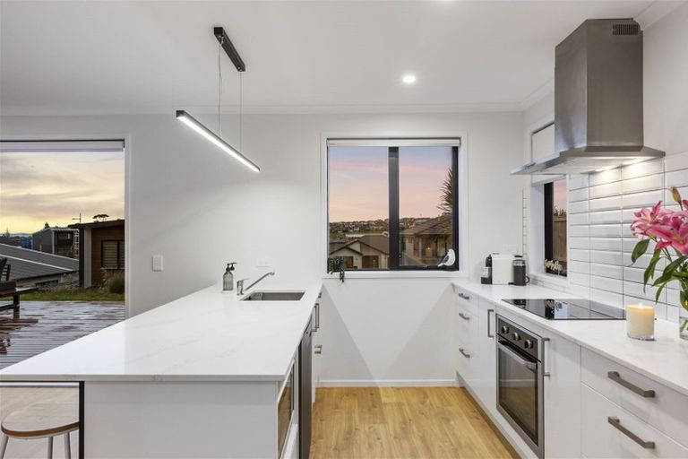 Photo of property in 9 Tawatawa Street, Long Bay, Auckland, 0630