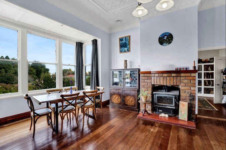 Photo of property in 18 Mills Street, Eltham, 4322