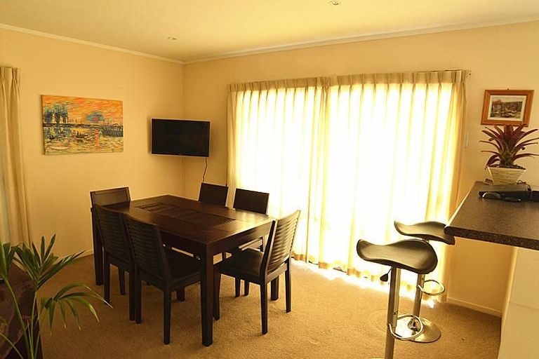 Photo of property in 44 Kennedy Avenue, Forrest Hill, Auckland, 0620