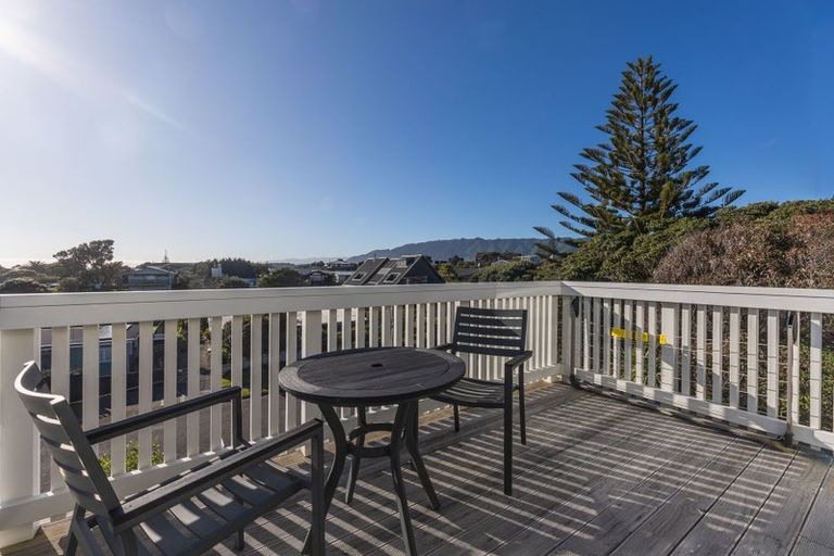 Photo of property in 8 Hughes Street, Waikanae Beach, Waikanae, 5036