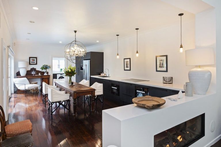 Photo of property in 26 Cranmer Square, Christchurch Central, Christchurch, 8013