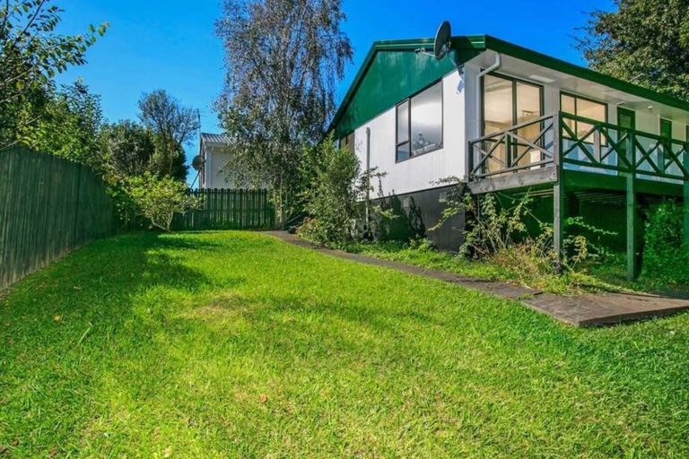 Photo of property in 2/22 Devonshire Road, Unsworth Heights, Auckland, 0632