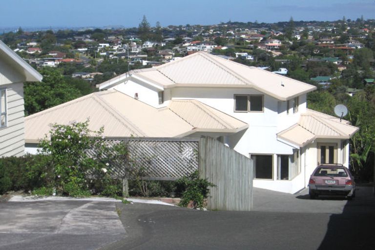 Photo of property in 2/552 Beach Road, Rothesay Bay, Auckland, 0630